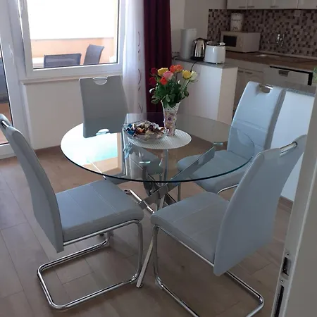 Blue Sky - 2 Bedroom, Sea View, Parking, Wi-fi, Bbq