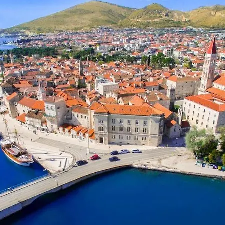 Blue Sky - 2 Bedroom, Sea View, Parking, Wi-fi, Bbq Trogir