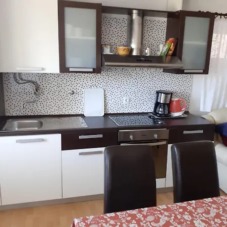 Blue Sky - 2 Bedroom, Sea View, Parking, Wi-fi, Bbq Appartamento