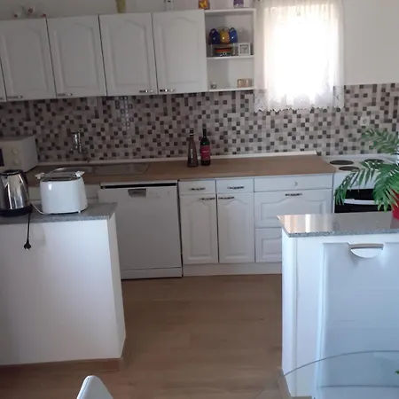 Blue Sky - 2 Bedroom, Sea View, Parking, Wi-fi, Bbq Traù