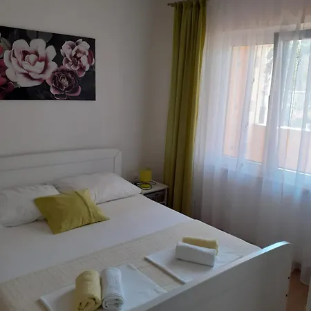 Blue Sky - 2 Bedroom, Sea View, Parking, Wi-fi, Bbq