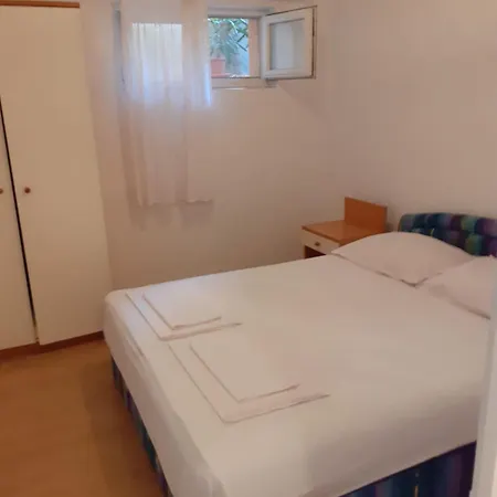 Blue Sky - 2 Bedroom, Sea View, Parking, Wi-fi, Bbq