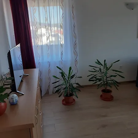 Blue Sky - 2 Bedroom, Sea View, Parking, Wi-fi, Bbq Apartment